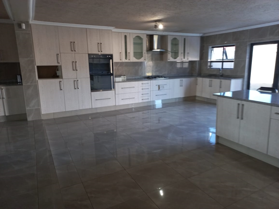 6 Bedroom Property for Sale in Uvongo Beach KwaZulu-Natal