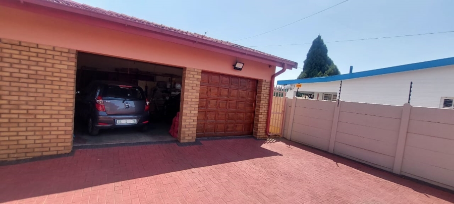 4 Bedroom Property for Sale in Lennoxton KwaZulu-Natal