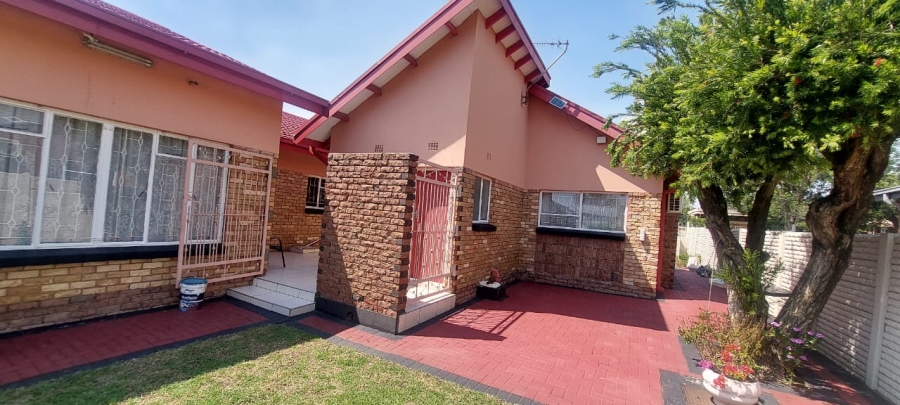 4 Bedroom Property for Sale in Lennoxton KwaZulu-Natal