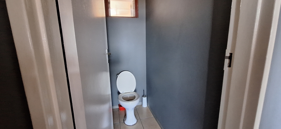 To Let 2 Bedroom Property for Rent in Amanzimtoti KwaZulu-Natal