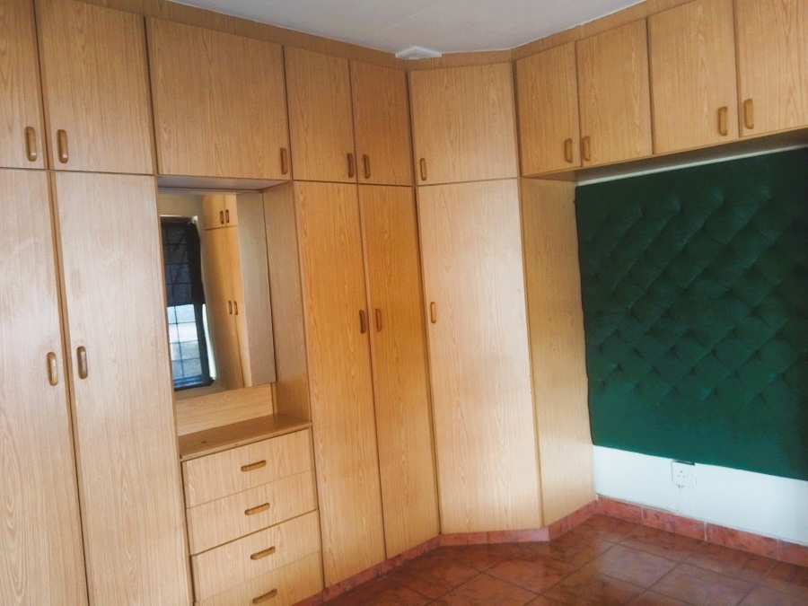 To Let 2 Bedroom Property for Rent in Malvern KwaZulu-Natal