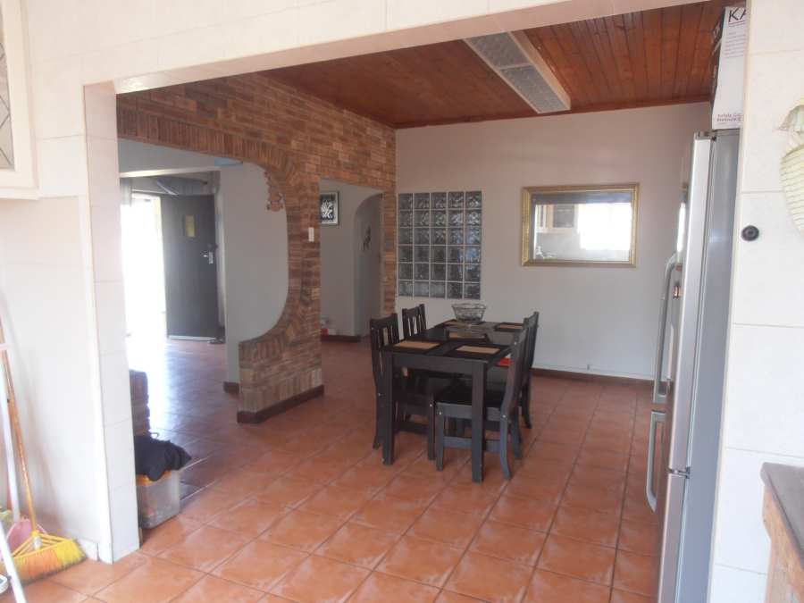 To Let 4 Bedroom Property for Rent in Bluff KwaZulu-Natal