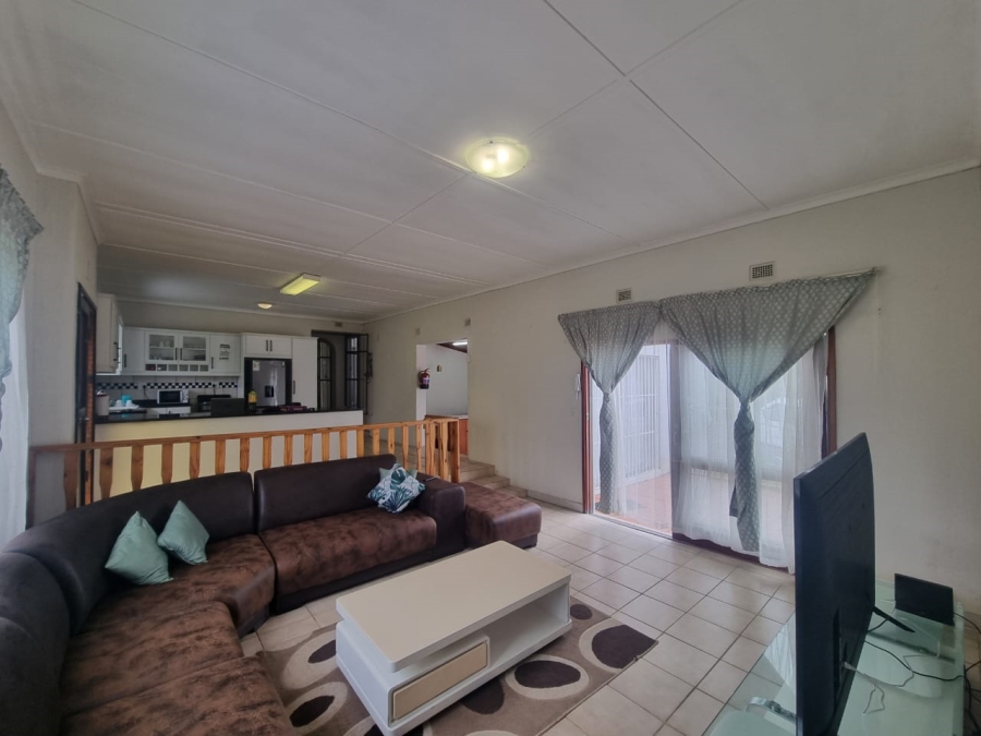 To Let 2 Bedroom Property for Rent in Uvongo KwaZulu-Natal