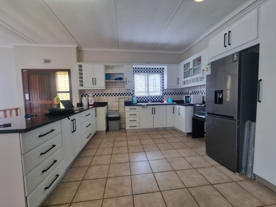 To Let 2 Bedroom Property for Rent in Uvongo KwaZulu-Natal