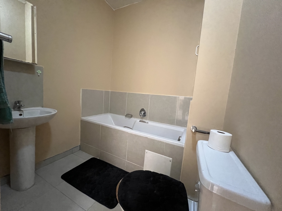 To Let 2 Bedroom Property for Rent in Westbrook KwaZulu-Natal