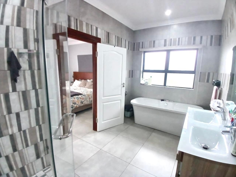 To Let 3 Bedroom Property for Rent in Salt Rock KwaZulu-Natal