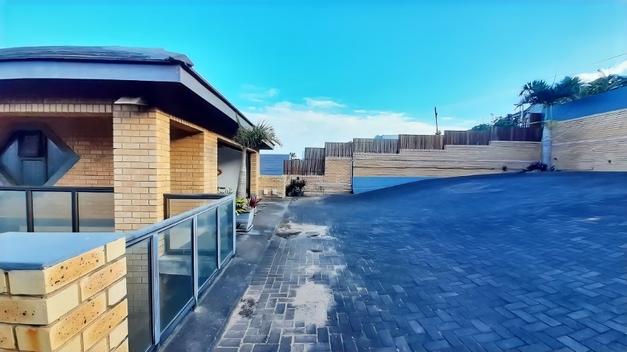 5 Bedroom Property for Sale in Salt Rock KwaZulu-Natal