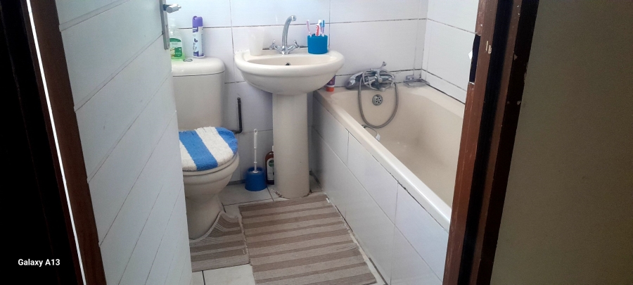 To Let 2 Bedroom Property for Rent in Kwandengezi KwaZulu-Natal