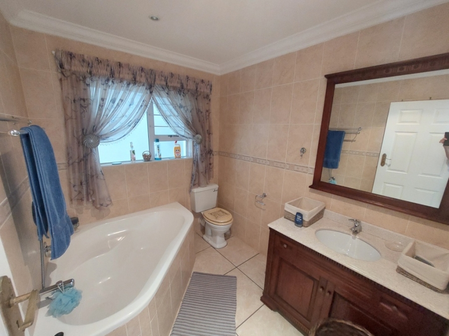 3 Bedroom Property for Sale in Uvongo Beach KwaZulu-Natal
