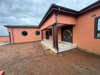 5 Bedroom Property for Sale in Mpophomeni KwaZulu-Natal