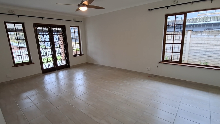 To Let 3 Bedroom Property for Rent in Amanzimtoti KwaZulu-Natal