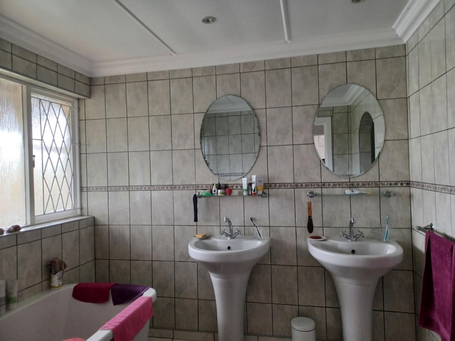 5 Bedroom Property for Sale in St Michaels On Sea KwaZulu-Natal