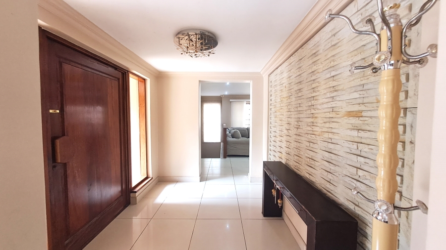 5 Bedroom Property for Sale in Deepdale KwaZulu-Natal