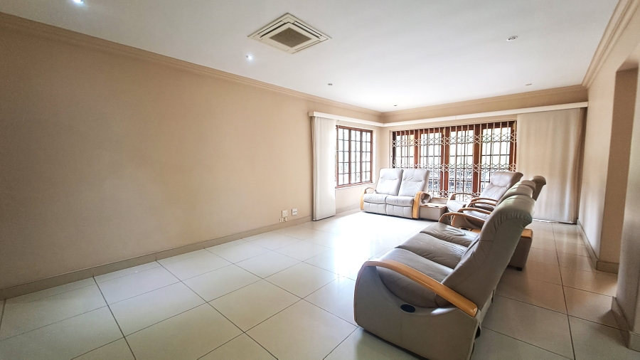 5 Bedroom Property for Sale in Deepdale KwaZulu-Natal