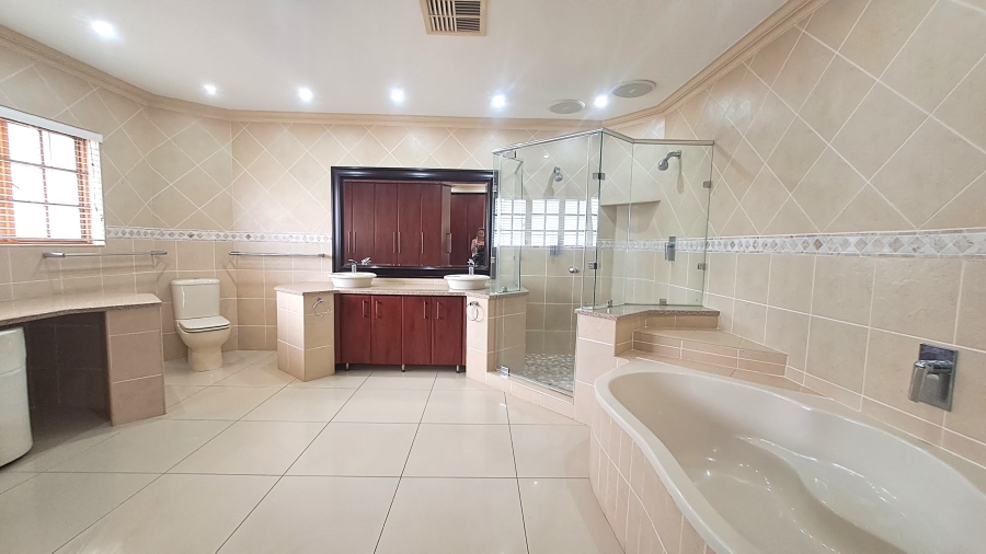 5 Bedroom Property for Sale in Deepdale KwaZulu-Natal