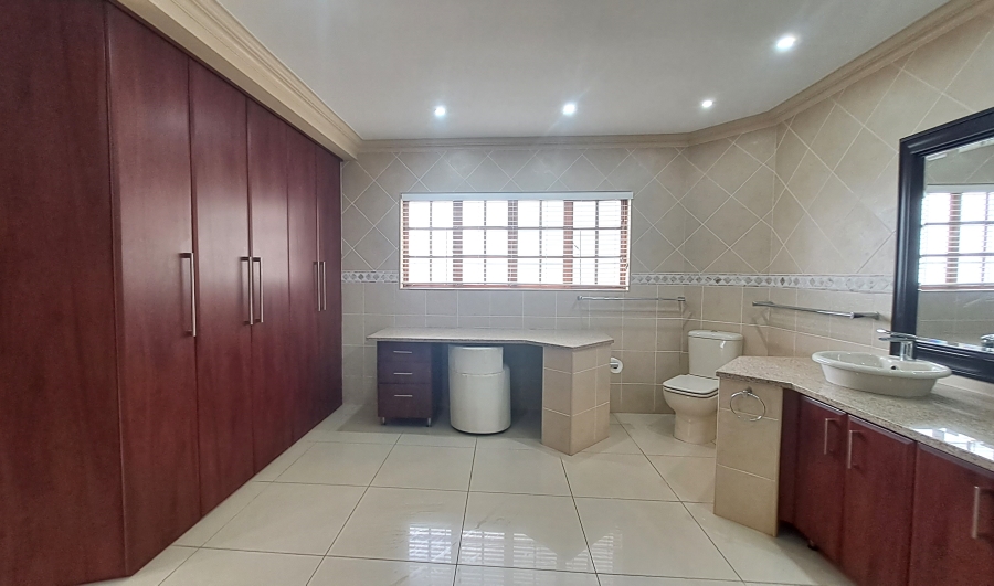 5 Bedroom Property for Sale in Deepdale KwaZulu-Natal