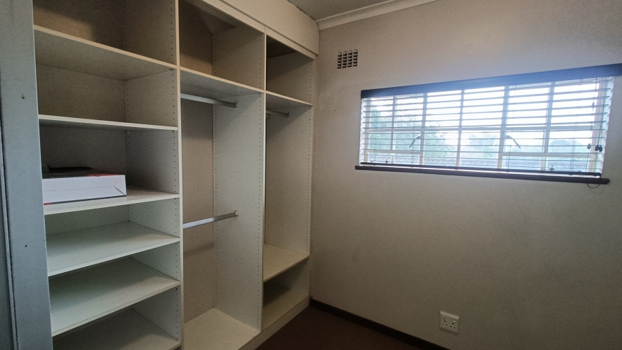 To Let 1 Bedroom Property for Rent in Kloof KwaZulu-Natal