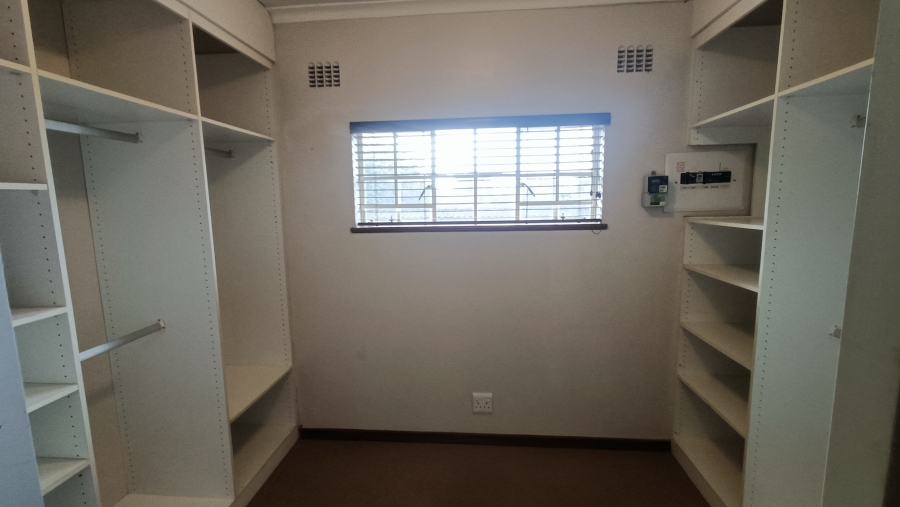 To Let 1 Bedroom Property for Rent in Kloof KwaZulu-Natal