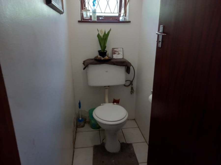 2 Bedroom Property for Sale in Uvongo KwaZulu-Natal