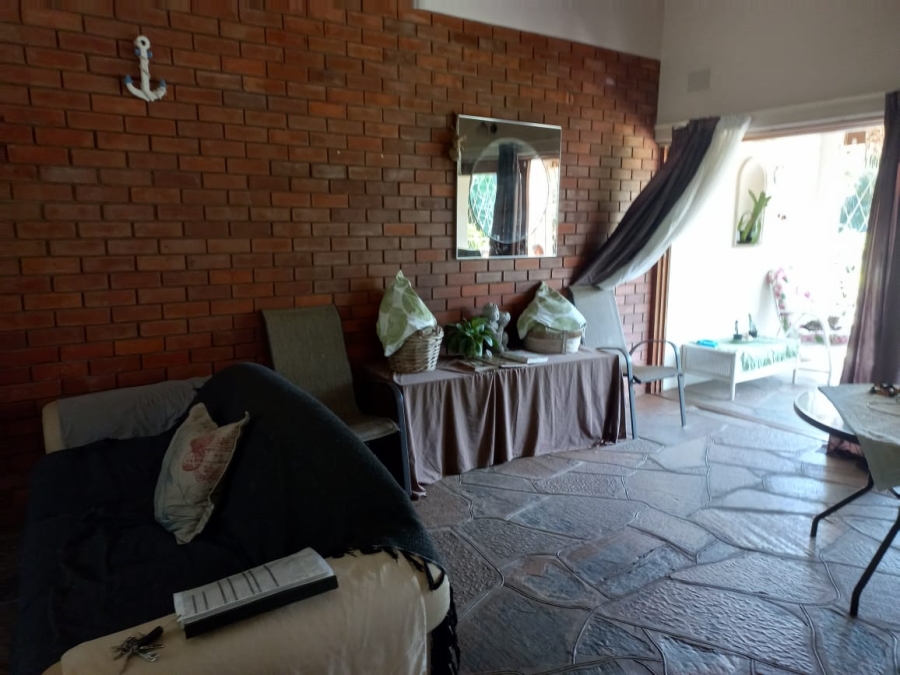 2 Bedroom Property for Sale in Uvongo KwaZulu-Natal