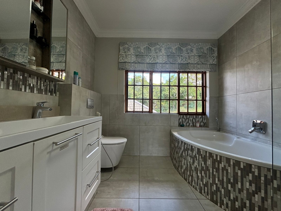 5 Bedroom Property for Sale in Assagay KwaZulu-Natal