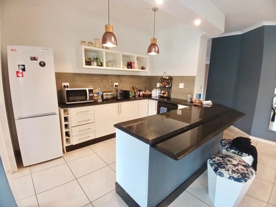 To Let 3 Bedroom Property for Rent in Salt Rock KwaZulu-Natal