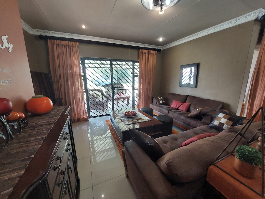 To Let 3 Bedroom Property for Rent in Schuinshoogte KwaZulu-Natal