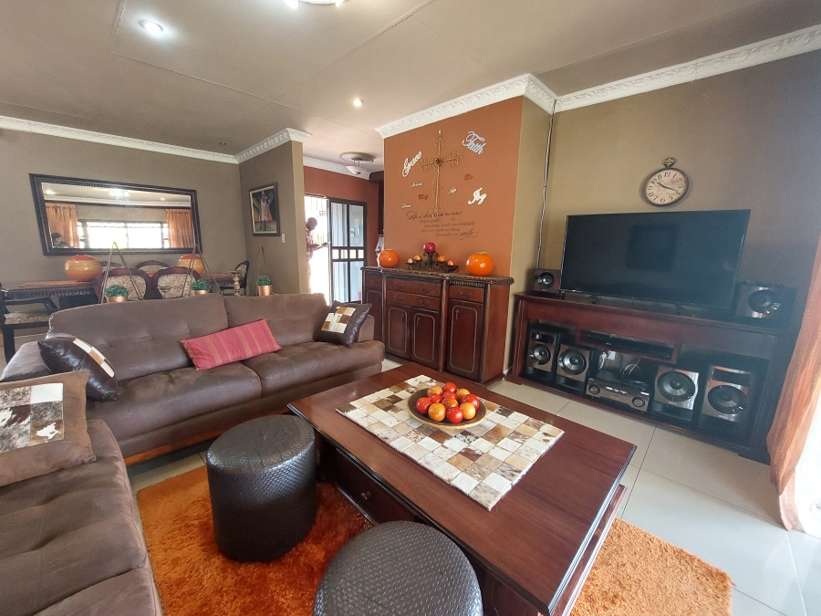 To Let 3 Bedroom Property for Rent in Schuinshoogte KwaZulu-Natal