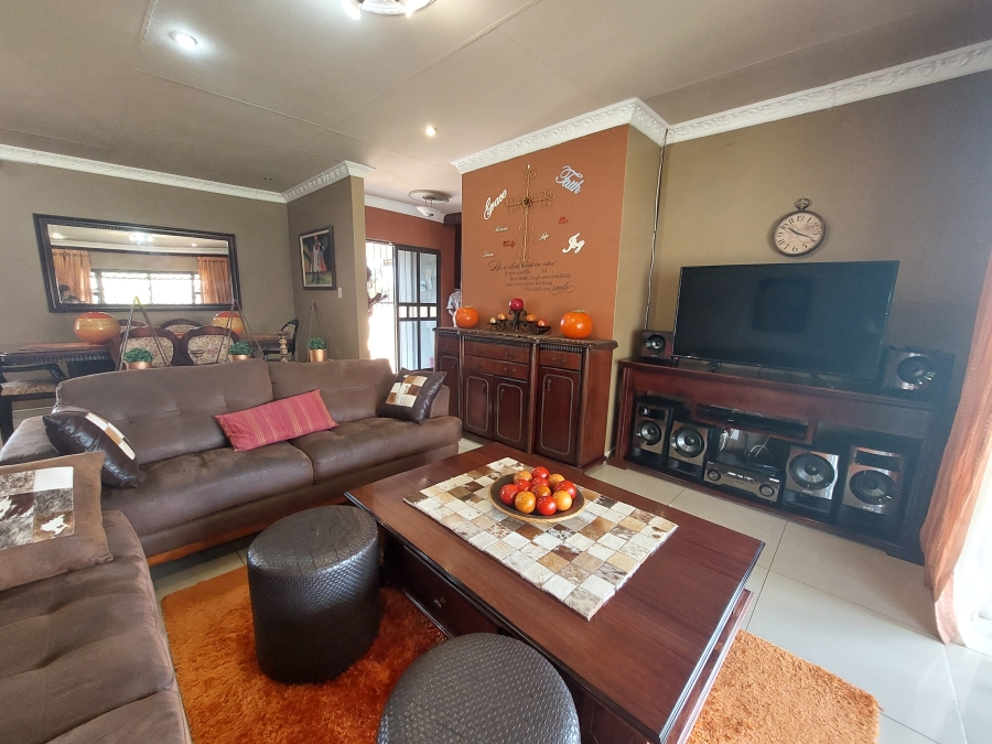 To Let 3 Bedroom Property for Rent in Schuinshoogte KwaZulu-Natal