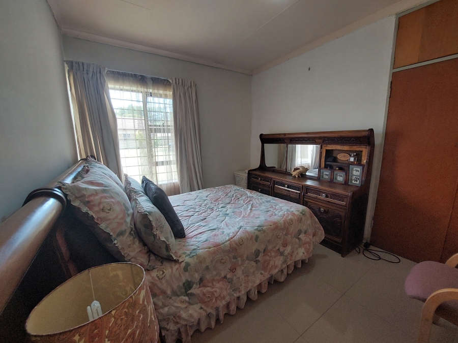 To Let 3 Bedroom Property for Rent in Schuinshoogte KwaZulu-Natal