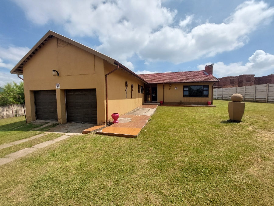 To Let 3 Bedroom Property for Rent in Schuinshoogte KwaZulu-Natal