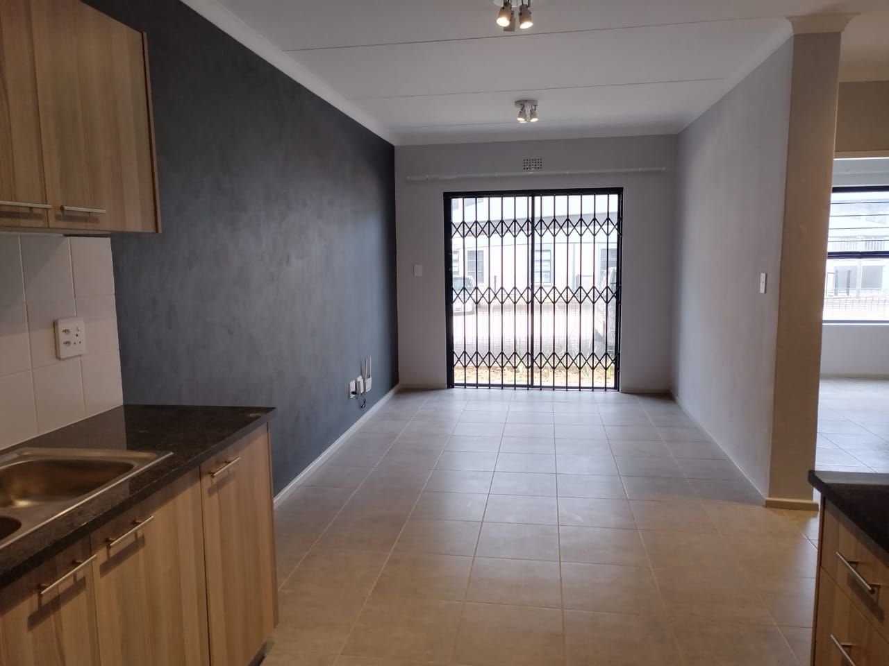 To Let 2 Bedroom Property for Rent in Umbogintwini KwaZulu-Natal