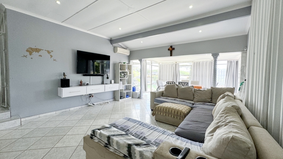 6 Bedroom Property for Sale in Sea View KwaZulu-Natal