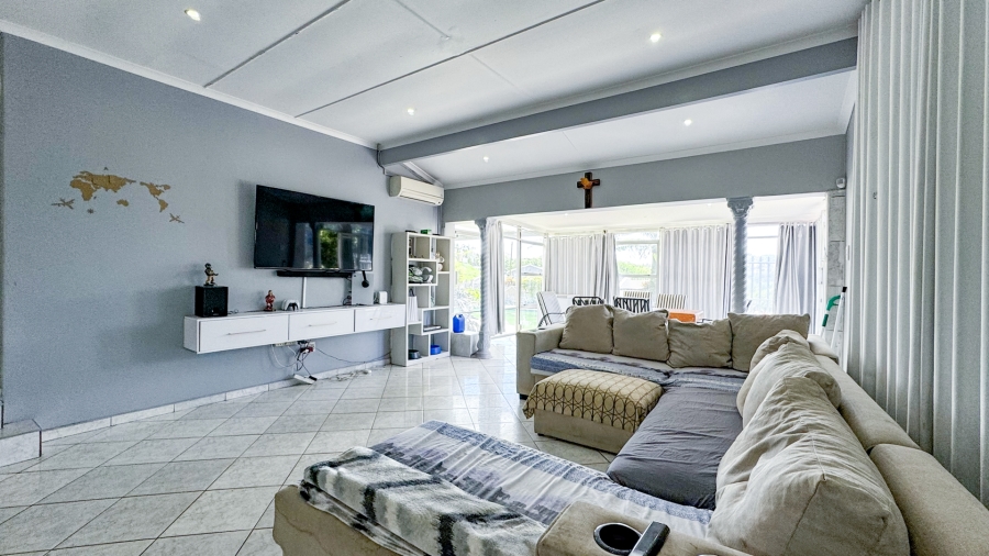 6 Bedroom Property for Sale in Sea View KwaZulu-Natal