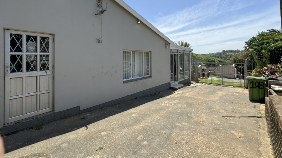 6 Bedroom Property for Sale in Sea View KwaZulu-Natal