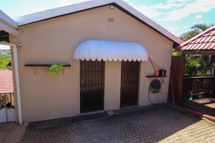 To Let 1 Bedroom Property for Rent in Ocean View KwaZulu-Natal