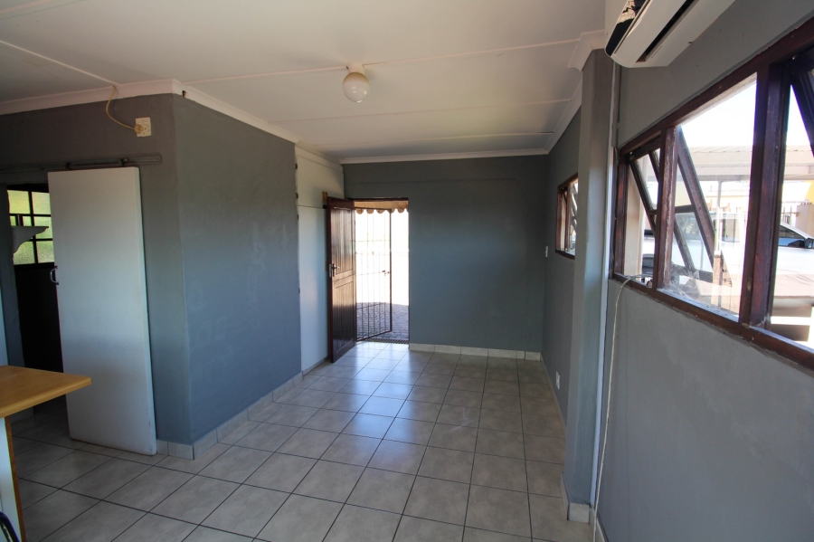 To Let 1 Bedroom Property for Rent in Ocean View KwaZulu-Natal