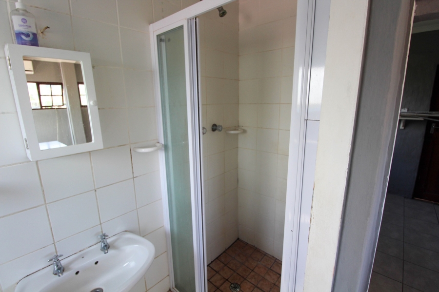 To Let 1 Bedroom Property for Rent in Ocean View KwaZulu-Natal