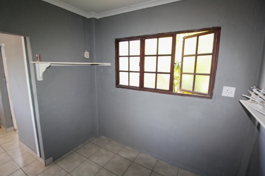 To Let 1 Bedroom Property for Rent in Ocean View KwaZulu-Natal