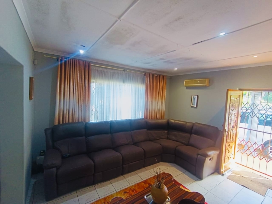 3 Bedroom Property for Sale in Montclair KwaZulu-Natal