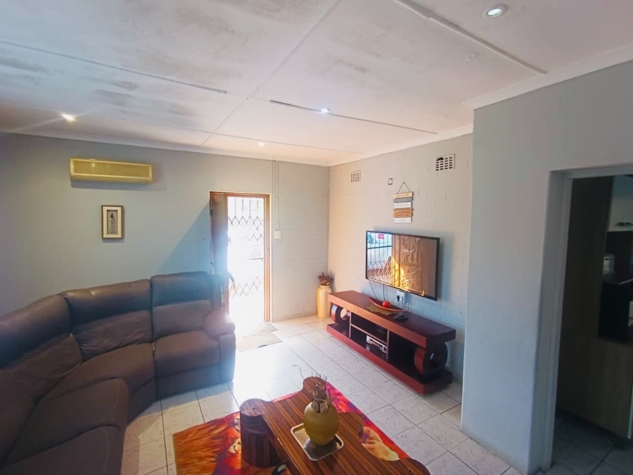 3 Bedroom Property for Sale in Montclair KwaZulu-Natal