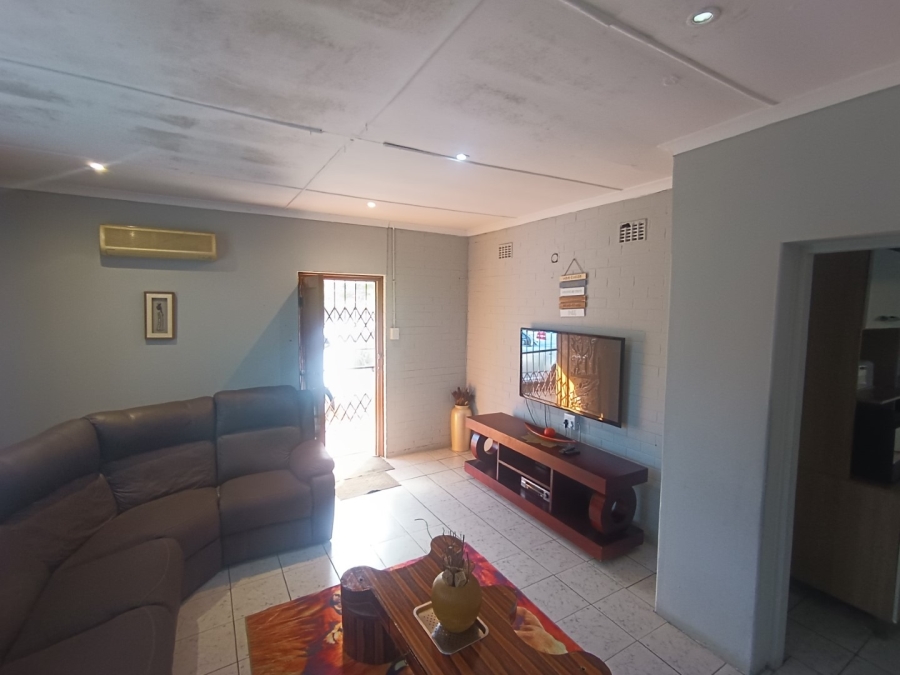 3 Bedroom Property for Sale in Montclair KwaZulu-Natal