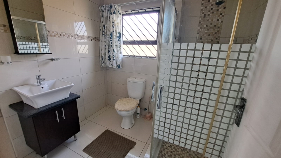 To Let 2 Bedroom Property for Rent in Birdswood KwaZulu-Natal