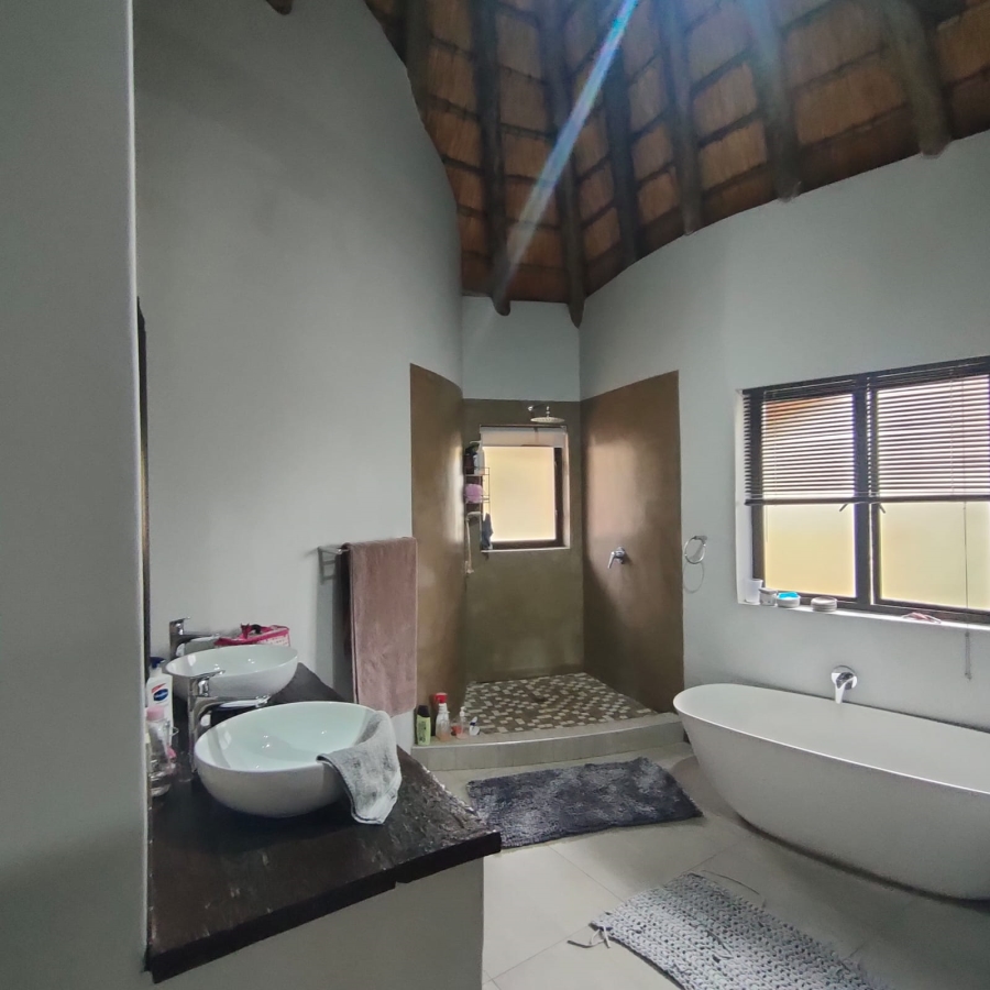 4 Bedroom Property for Sale in Phezulu KwaZulu-Natal