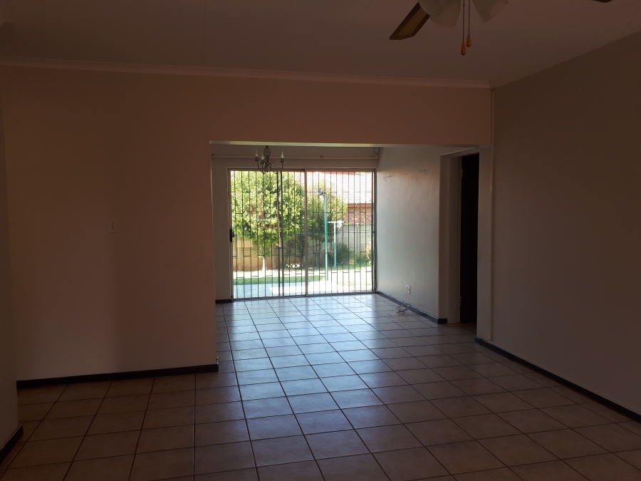 To Let 4 Bedroom Property for Rent in Aviary Hill KwaZulu-Natal