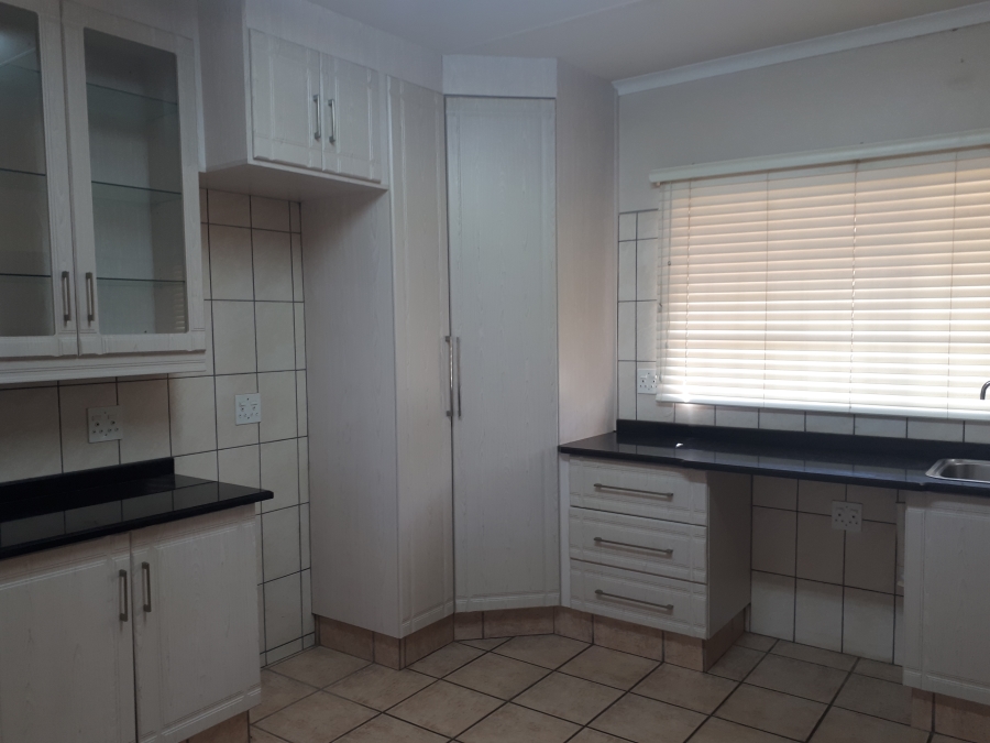 To Let 4 Bedroom Property for Rent in Aviary Hill KwaZulu-Natal