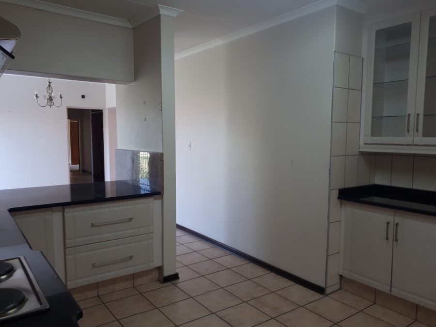 To Let 4 Bedroom Property for Rent in Aviary Hill KwaZulu-Natal