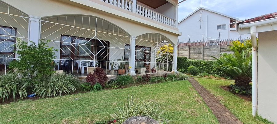 8 Bedroom Property for Sale in Manaba Beach KwaZulu-Natal