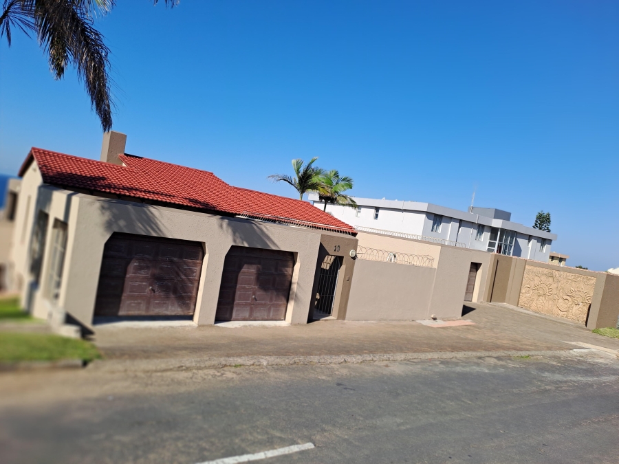 8 Bedroom Property for Sale in Manaba Beach KwaZulu-Natal