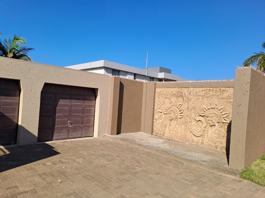 8 Bedroom Property for Sale in Manaba Beach KwaZulu-Natal